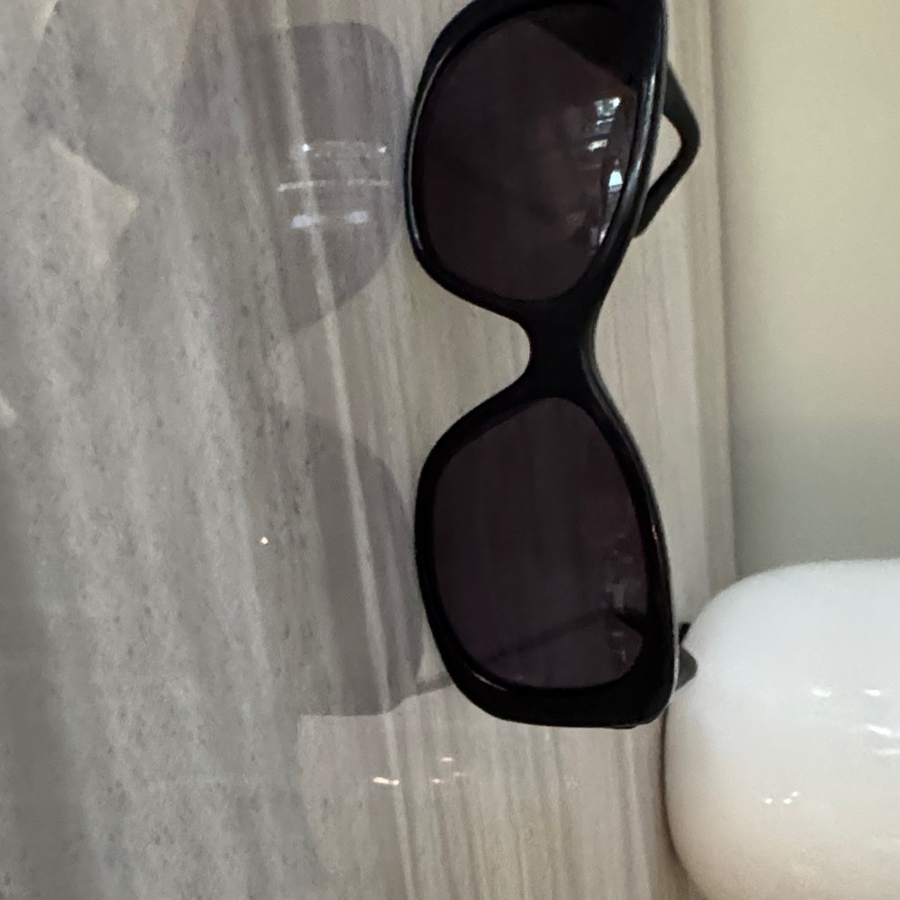 Y2K original CHANEL Dark Frame Sunglasses - Picture 5 of 9